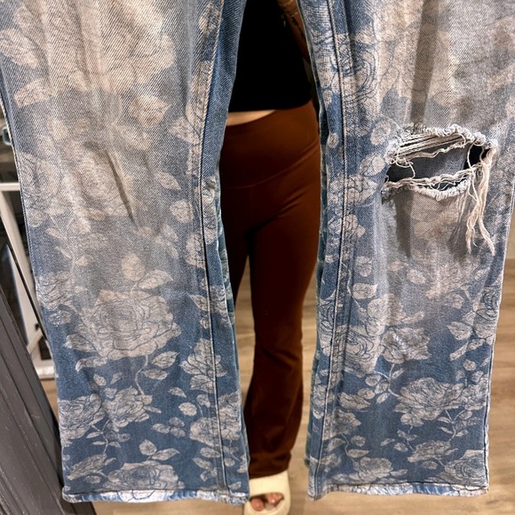 Vintage Floral Bleached Printed Flared Jeans Distressed Boho Festival 26 - Picture 4 of 8